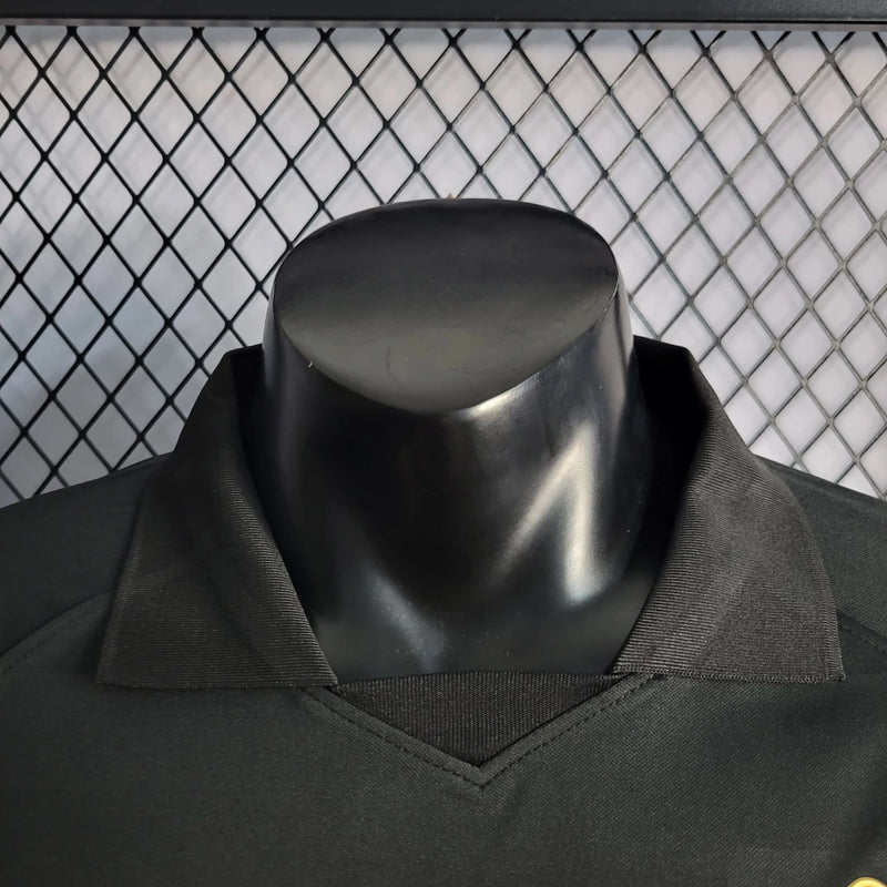 Camisa Olimpia Especial 120 Anos 2022/23 Nike Jogador Masculina - modelo preto com detalhes dourados, edição comemorativa de aniversário do clube paraguaio, escudo em destaque e design exclusivo 
