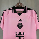 Camisa Inter Miami Home I 2024/25 Adidas Torcedor Masculino - modelo rosa, uniforme principal do clube norte-americano, escudo em destaque e design moderno