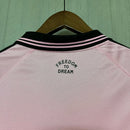 Camisa Inter Miami Home I 2024/25 Adidas Torcedor Masculino - modelo rosa, uniforme principal do clube norte-americano, escudo em destaque e design moderno