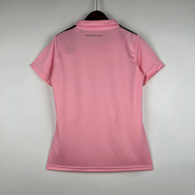 Camisa Inter Miami Home I 2022/23 Adidas Torcedor Feminina - modelo rosa, uniforme principal do clube norte-americano, escudo em destaque e design moderno assinado pela Adidas.