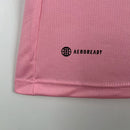 Camisa Inter Miami Home I 2022/23 Adidas Torcedor Feminina - modelo rosa, uniforme principal do clube norte-americano, escudo em destaque e design moderno assinado pela Adidas.