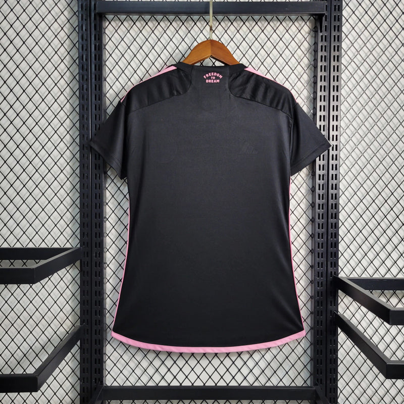 Camisa Inter Miami Away II 2023/24 Adidas Torcedor Feminina - modelo preto, uniforme de visitante do clube norte-americano, escudo em destaque e design moderno assinado pela Adidas.