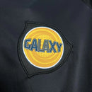Camisa Los Angeles Galaxy Third III 2024/25 Adidas Torcedor Masculina - modelo preto, terceiro uniforme do clube norte-americano, escudo em destaque e design moderno assinado pela Adidas.