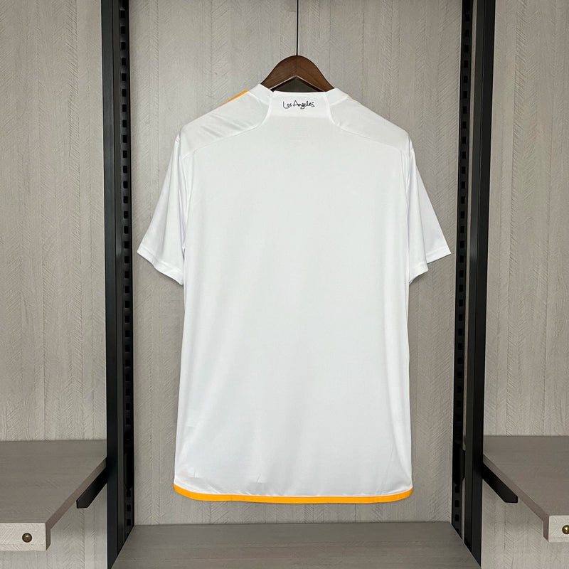 Camisa Los Angeles Galaxy Home I 2024/25 Adidas Torcedor Masculina - modelo branco, uniforme principal do clube norte-americano, escudo em destaque e design moderno assinado pela Adidas.