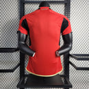 Camisa Atlanta United Home I 2023/24 Adidas Jogador Masculina - modelo vermelho e preto, uniforme principal do clube norte-americano em versão jogador, escudo em destaque e design moderno assinado pela Adidas.