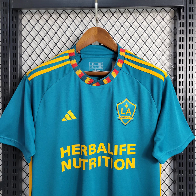 Camisa Los Angeles Galaxy Away II 2023/24 Adidas Torcedor Masculino - modelo verde, uniforme de visitante do clube norte-americano, escudo em destaque e design moderno assinado pela Adidas.