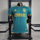 Camisa Los Angeles Galaxy Away II 2023/24 Adidas Jogador Masculina - modelo verde, uniforme de visitante do clube norte-americano em versão jogador, escudo em destaque e design moderno assinado pela Adidas.