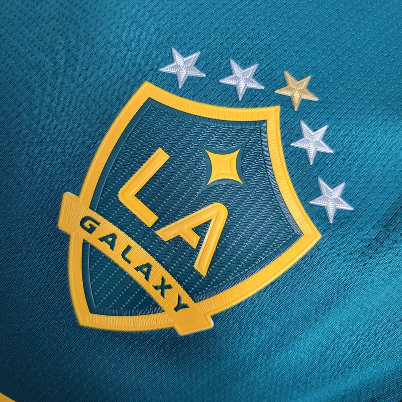 Camisa Los Angeles Galaxy Away II 2023/24 Adidas Jogador Masculina - modelo verde, uniforme de visitante do clube norte-americano em versão jogador, escudo em destaque e design moderno assinado pela Adidas.