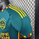 Camisa Los Angeles Galaxy Away II 2023/24 Adidas Jogador Masculina - modelo verde, uniforme de visitante do clube norte-americano em versão jogador, escudo em destaque e design moderno assinado pela Adidas.