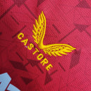 Camisa Wolverhampton Away II 2023/24 Torcedor Masculina - modelo vermelho, uniforme de visitante dos Wolves, escudo em destaque e design moderno para os torcedores.