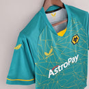 Camisa Wolverhampton Away II 2022/23 Torcedor Masculina - modelo verde, uniforme de visitante dos Wolves, escudo em destaque e design moderno para os torcedores.