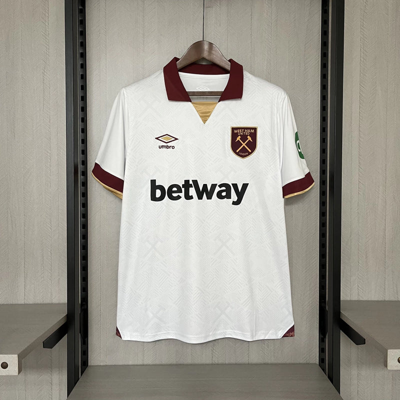 Camisa West Ham Third III 2024/25 Umbro Torcedor Masculina - modelo branco, terceiro uniforme dos Hammers, escudo em destaque e design moderno assinado pela Umbro.