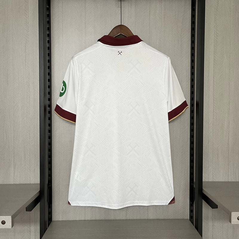 Camisa West Ham Third III 2024/25 Umbro Torcedor Masculina - modelo branco, terceiro uniforme dos Hammers, escudo em destaque e design moderno assinado pela Umbro.