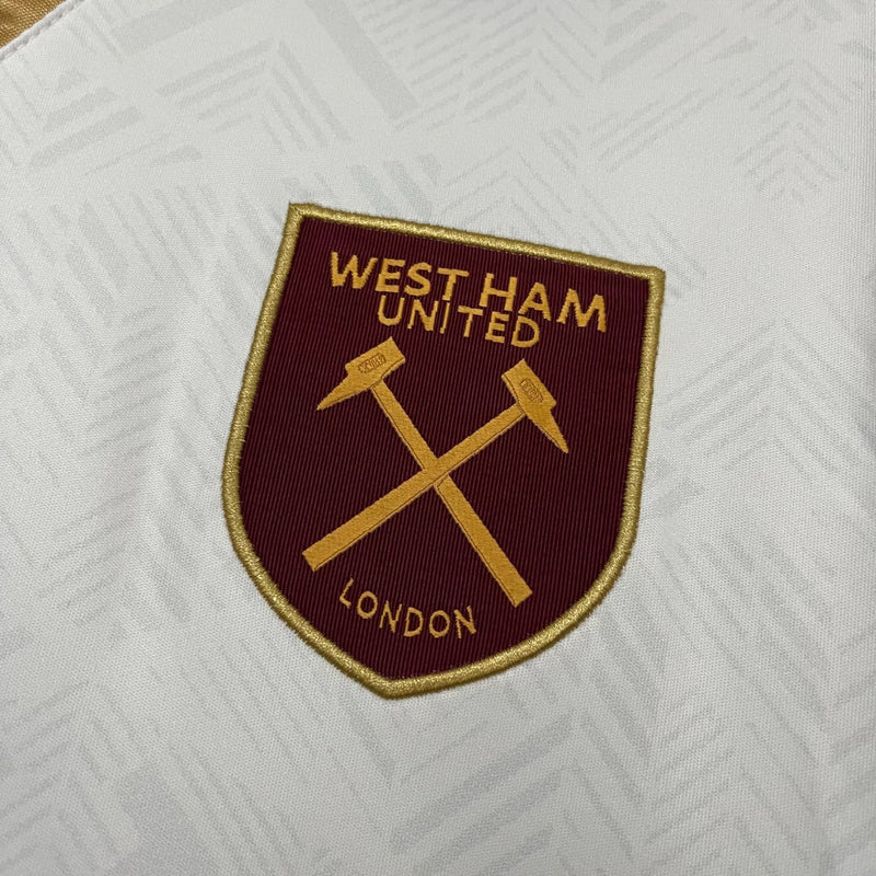 Camisa West Ham Third III 2024/25 Umbro Torcedor Masculina - modelo branco, terceiro uniforme dos Hammers, escudo em destaque e design moderno assinado pela Umbro.
