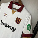 Camisa West Ham Third III 2024/25 Umbro Torcedor Masculina - modelo branco, terceiro uniforme dos Hammers, escudo em destaque e design moderno assinado pela Umbro.