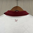 Camisa West Ham Third III 2024/25 Umbro Torcedor Masculina - modelo branco, terceiro uniforme dos Hammers, escudo em destaque e design moderno assinado pela Umbro.
