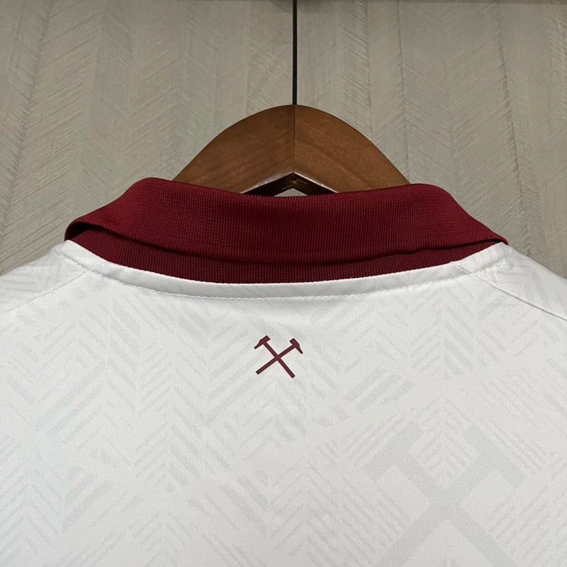 Camisa West Ham Third III 2024/25 Umbro Torcedor Masculina - modelo branco, terceiro uniforme dos Hammers, escudo em destaque e design moderno assinado pela Umbro.