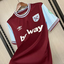 Camisa West Ham Home I 2024/25 Umbro Torcedor Masculina - modelo vinho, uniforme principal dos Hammers, escudo em destaque e design clássico assinado pela Umbro.