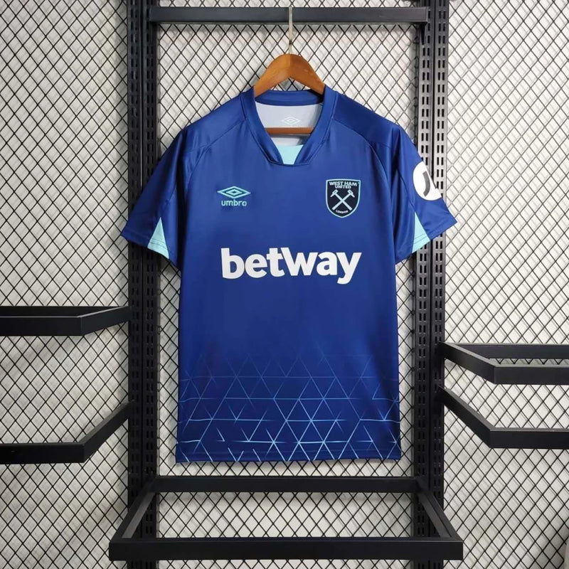 Camisa West Ham Third III 2023/24 Umbro Torcedor Masculina - modelo azul, terceiro uniforme dos Hammers, escudo em destaque e design moderno assinado pela Umbro.