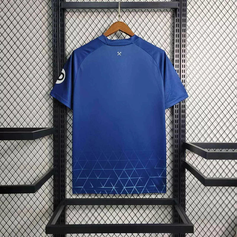 Camisa West Ham Third III 2023/24 Umbro Torcedor Masculina - modelo azul, terceiro uniforme dos Hammers, escudo em destaque e design moderno assinado pela Umbro.