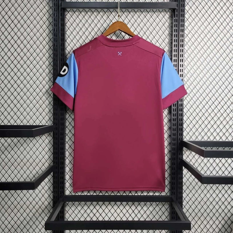 Camisa West Ham Home I 2023/24 Umbro Torcedor Masculina - modelo vinho, uniforme principal dos Hammers, escudo em destaque e design clássico assinado pela Umbro.