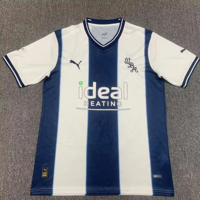 Camisa West Bromwich Albion Home I 2022/23 Puma Torcedor Masculina - modelo branco, uniforme principal do clube inglês, escudo em destaque e design clássico assinado pela Puma.