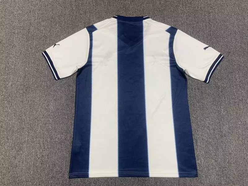 Camisa West Bromwich Albion Home I 2022/23 Puma Torcedor Masculina - modelo branco, uniforme principal do clube inglês, escudo em destaque e design clássico assinado pela Puma.