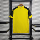 Camisa Watford Home I 2023/24 Torcedor Masculina - modelo amarelo, uniforme principal do clube inglês, escudo em destaque e design moderno para os torcedores.
