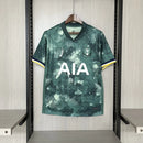 Camisa Tottenham Third III 2024/25 Nike Torcedor Masculina - modelo verde, uniforme alternativo do clube inglês, com design moderno, escudo em destaque e estilo marcante da temporada.