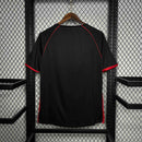 Camisa Sunderland Away II 2005/06 Retrô Masculina - modelo preto, uniforme alternativo clássico da temporada, com design simples, escudo tradicional e estilo retrô que celebra a história do clube 