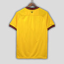 Camisa Sheffield United Third III 2023/24 Torcedor Masculina - modelo amarelo, uniforme alternativo da temporada, com escudo em destaque e design vibrante que combina tradição e estilo moderno do clube 