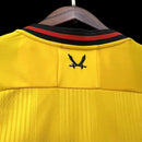 Camisa Sheffield United Third III 2023/24 Torcedor Masculina - modelo amarelo, uniforme alternativo da temporada, com escudo em destaque e design vibrante que combina tradição e estilo moderno do clube 