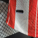 Camisa Sheffield United Comemorativa Acesso 2023/24 Jogador Masculina - modelo branco, edição especial que celebra o retorno do clube, com escudo em destaque e design exclusivo em homenagem à conquista.