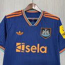 Camisa Newcastle Third III 2025/26 Adidas Torcedor Masculina - modelo azul, terceiro uniforme da temporada, com escudo em destaque e design moderno que combina tradição e estilo do clube inglês.