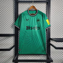 Camisa Newcastle Away II 2023/24 Torcedor Masculina - modelo verde, uniforme de visitante da temporada, com escudo em destaque e design moderno que representa a identidade do clube inglês