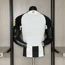 Camisa Newcastle Home I 2024/25 Adidas Jogador Masculina - modelo branco e preto com listras verticais, uniforme principal da temporada, com escudo em destaque e design moderno que mantém a tradição do clube inglês.