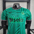 Camisa Newcastle Away II 2023/24 Jogador Masculina - modelo verde, uniforme de visitante da temporada, com escudo em destaque e design moderno que une estilo e desempenho inspirado na identidade do clube inglês.