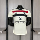 Camisa Manchester United Third III 2024/25 Adidas Jogador Masculina - modelo branco, terceiro uniforme da temporada, com escudo em destaque e design moderno que combina tradição e inovação do clube inglês.