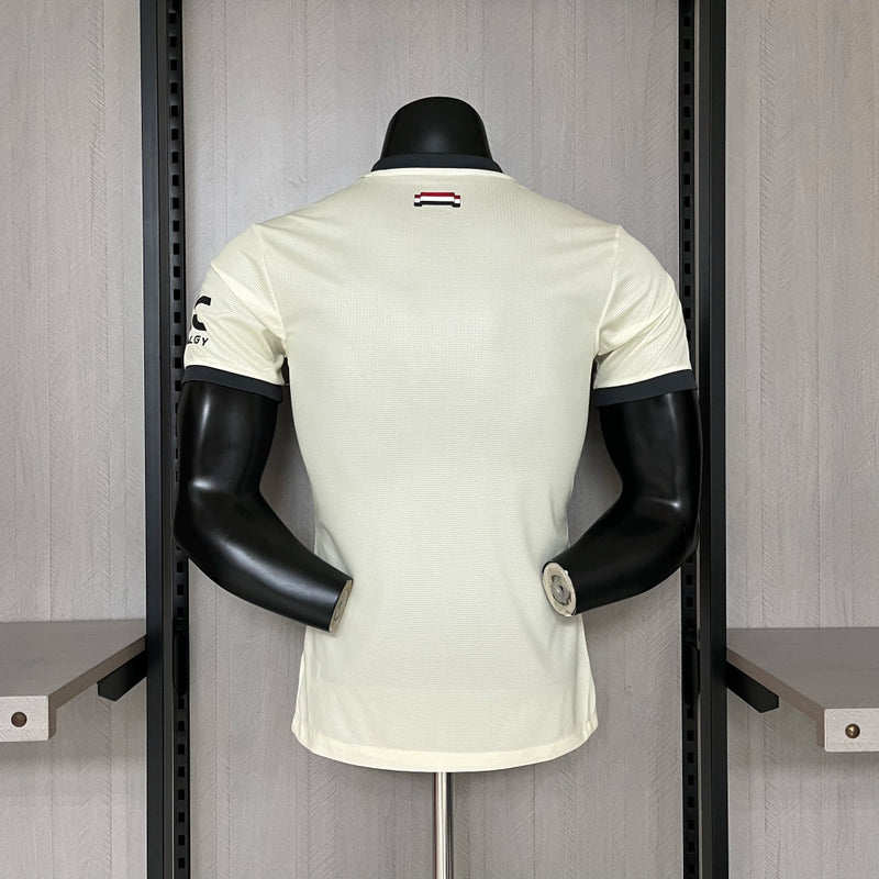Camisa Manchester United Third III 2024/25 Adidas Jogador Masculina - modelo branco, terceiro uniforme da temporada, com escudo em destaque e design moderno que combina tradição e inovação do clube inglês.