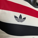 Camisa Manchester United Third III 2024/25 Adidas Jogador Masculina - modelo branco, terceiro uniforme da temporada, com escudo em destaque e design moderno que combina tradição e inovação do clube inglês.