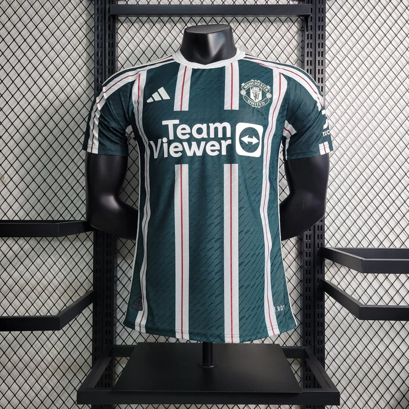 Camisa Manchester United Away II 2023/24 Adidas Jogador Masculina - modelo verde com detalhes escuros, uniforme de visitante da temporada, com escudo em destaque e design moderno que une tradição e estilo do clube inglês.