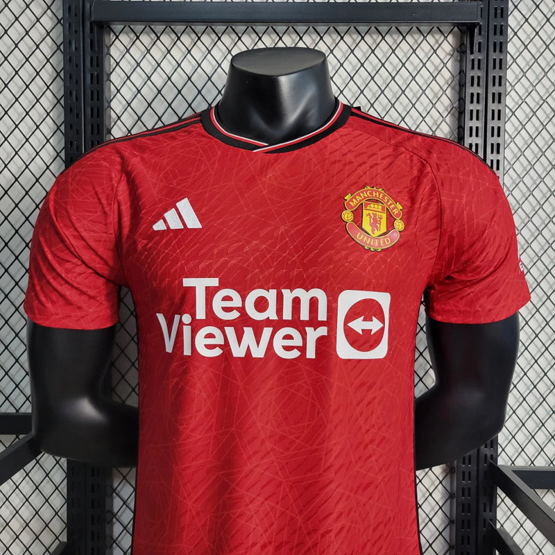 Camisa Manchester United Home I 2023/24 Adidas Jogador Masculina - modelo vermelho, uniforme principal da temporada, com escudo em destaque e design inspirado na tradição e história do clube inglês.