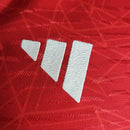 Camisa Manchester United Home I 2023/24 Adidas Jogador Masculina - modelo vermelho, uniforme principal da temporada, com escudo em destaque e design inspirado na tradição e história do clube inglês.