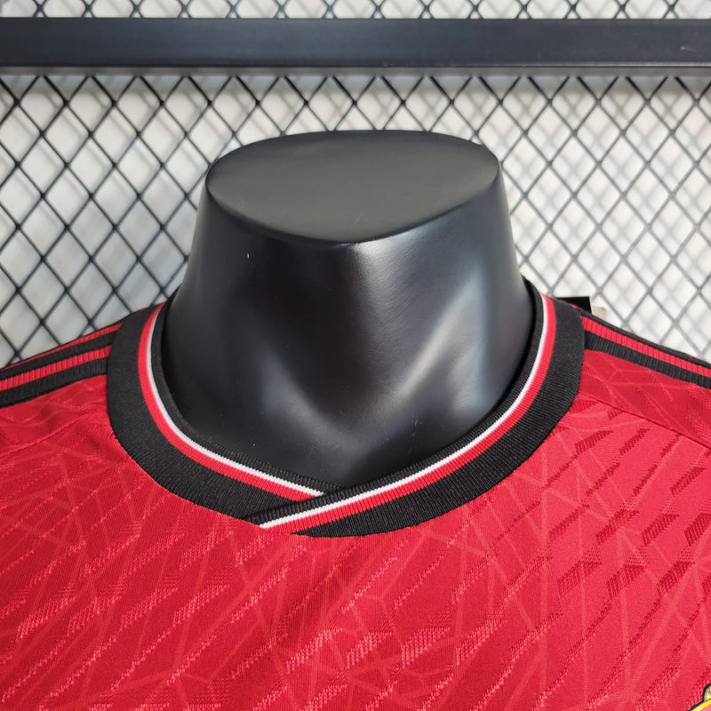 Camisa Manchester United Home I 2023/24 Adidas Jogador Masculina - modelo vermelho, uniforme principal da temporada, com escudo em destaque e design inspirado na tradição e história do clube inglês.