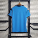 Camisa Manchester City Home I 2001/02 Retrô Masculina - modelo azul, uniforme principal clássico da temporada 2001/02, com escudo tradicional e design nostálgico que celebra a história do clube inglês.