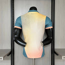 Camisa Manchester City 2024/25 Puma Jogador Masculina - modelo azul, uniforme principal da temporada em versão jogador, com escudo em destaque e design moderno que combina performance e identidade do clube inglês.