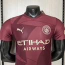 Camisa Manchester City Third III 2024/25 Puma Jogador Masculina - modelo vinho, terceiro uniforme da temporada, com escudo em destaque e design elegante que representa o estilo moderno do clube inglês.