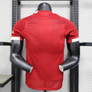 Camisa Liverpool Home I 2025/26 Adidas Jogador Masculina - modelo vermelho, uniforme principal da temporada, com escudo em destaque e design moderno que reflete a tradição e o orgulho do clube inglês.