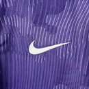 Camisa Liverpool Third III 2023/24 Nike Torcedor Masculina - modelo roxo, terceiro uniforme da temporada, com escudo em destaque e design vibrante que reflete o estilo moderno e a tradição do clube inglês.