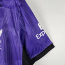 Camisa Liverpool Third III 2023/24 Nike Torcedor Masculina - modelo roxo, terceiro uniforme da temporada, com escudo em destaque e design vibrante que reflete o estilo moderno e a tradição do clube inglês.